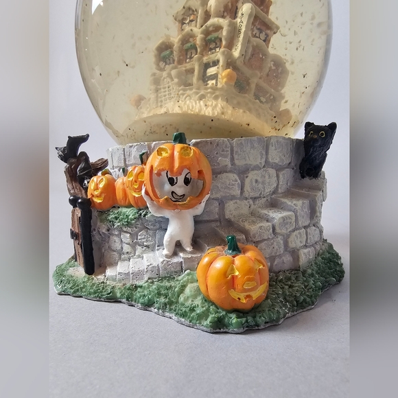 Vintage Starbucks Coffee - Casper The Friendly Ghost Halloween Snowglobe - Picture 6 of 6